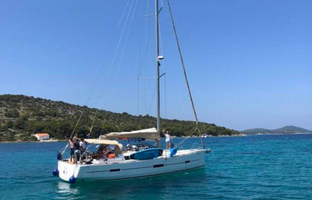 Izkusite najem plovila brez posadke na Hrvaškem