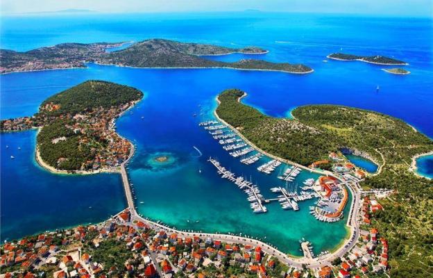 Wie bereite ich mich auf einen Segelurlaub in Kroatien vor?