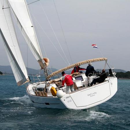 Dufour 460 sailing