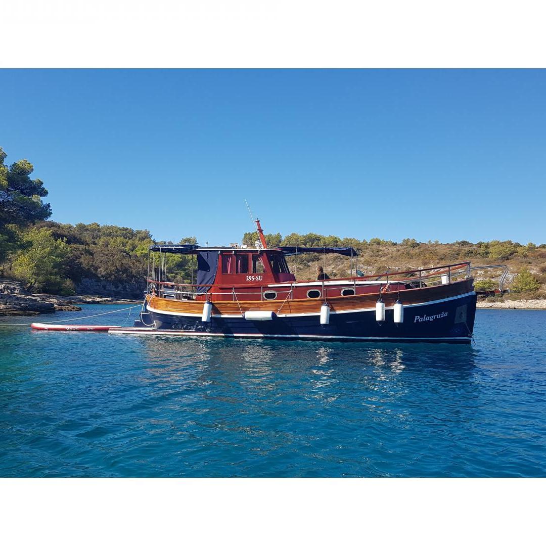 Classsic dalmatian boat / Palagruža