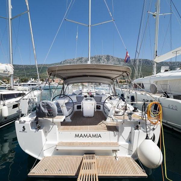 Oceanis 51.1 / MAMAMIA (WITH AC&GENERATOR OWNER VERSION)