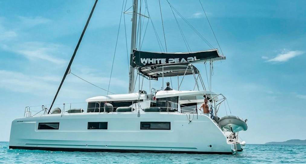 Lagoon 46 / WHITE PEARL (generator, air condition, water maker, 2 SUP free of charge) *Skippered only* (2020)
