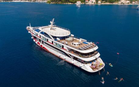 Luxury Motor Yacht / Antaris (2019)