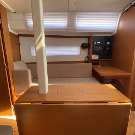 Sun Odyssey 380 - 3 cab. / 4 elli (2023)