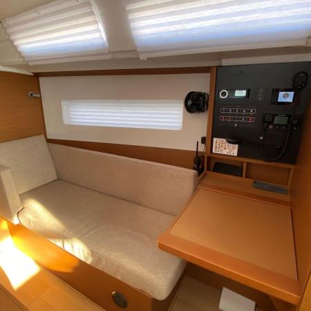 Sun Odyssey 380 - 3 cab. / 4 elli (2023)