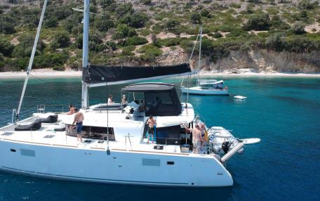 Lagoon 450  Flybridge / EVI (2 generators, air condition 71.000 BTU, water maker, 2 SUP free of charge) (2020)