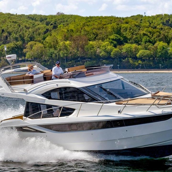 Galeon 420 Fly / Amber Blue