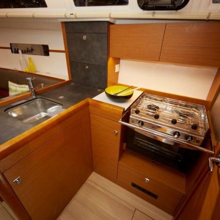 Simbolična fotografija: Sun Odyssey 349 - 3 cab. / Adria Moon (2016)